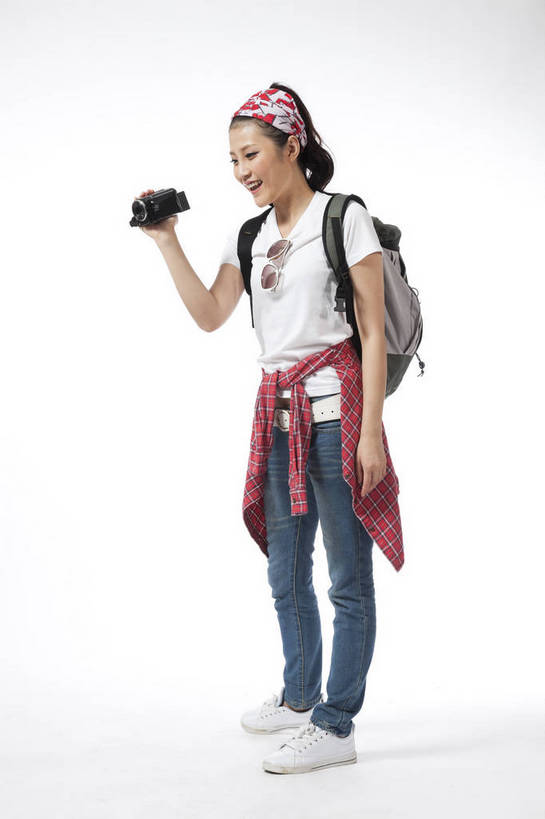 东方人,站,竖图,彩色,室内,白天,抠图,白色背景,侧面,时尚,热情,北京,中国,仅一个人,图片,摄像机,背包,享受,休闲服,活力,可爱,美女,竖,自信,摄像,摄影,生活方式,录像机,摄影机,青春,轻松,录像,乐观,年轻女性,女人,女性,亚洲人,中国人,年轻人,全身,影棚拍摄,健身,旅行,愉快,拍摄,bj174