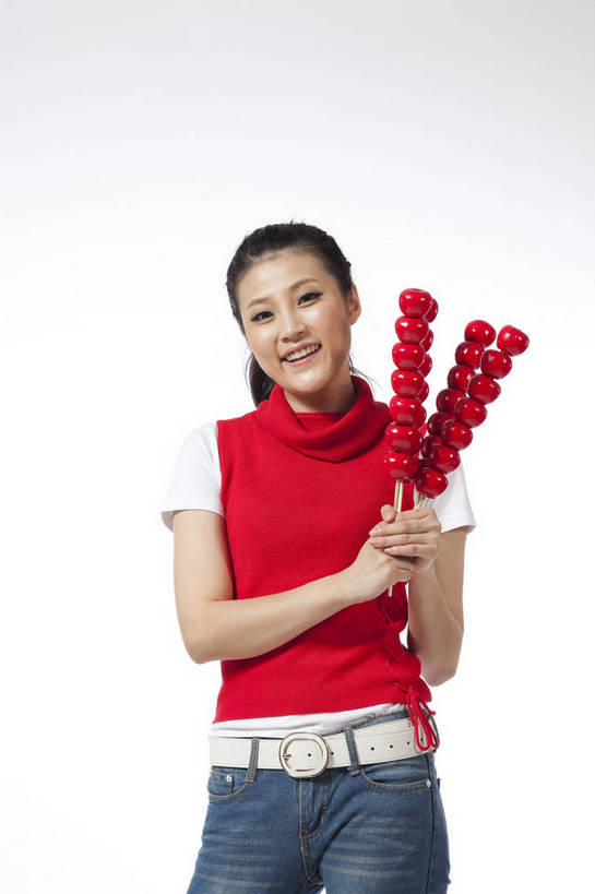 东方人,站,笑,竖图,彩色,室内,白天,抠图,白色背景,正面,时尚,热情,北京,中国,仅一个人,图片,享受,休闲服,展示,活力,可爱,美女,竖,自信,摄影,生活方式,青春,糖葫芦,轻松,乐观,年轻女性,女人,女性,亚洲人,中国人,年轻人,半身,影棚拍摄,愉快,红衣,bj174