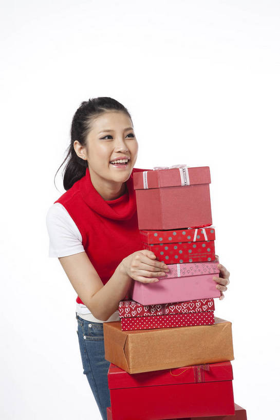 东方人,站,笑,竖图,彩色,室内,白天,抠图,白色背景,正面,时尚,热情,礼盒,礼物,北京,中国,仅一个人,节日,庆祝,图片,文化,庆典,享受,休闲服,活力,可爱,美女,竖,自信,摄影,生活方式,纪念,青春,轻松,乐观,年轻女性,女人,女性,亚洲人,中国人,年轻人,半身,影棚拍摄,愉快,红衣,bj174