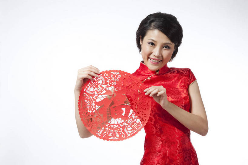 东方人,站,笑,横图,彩色,室内,白天,抠图,白色背景,正面,民族服装,时尚,成功,北京,中国,仅一个人,旗袍,节日,庆祝,图片,古典,文化,传统,福字,剪纸,庆典,喜庆,成熟,可爱,美女,自信,摄影,生活方式,纪念,青春,优雅,端庄,窗花,乐观,妖娆,年轻女性,女人,女性,亚洲人,中国人,年轻人,半身,影棚拍摄,礼服,愉快,红衣,bj174