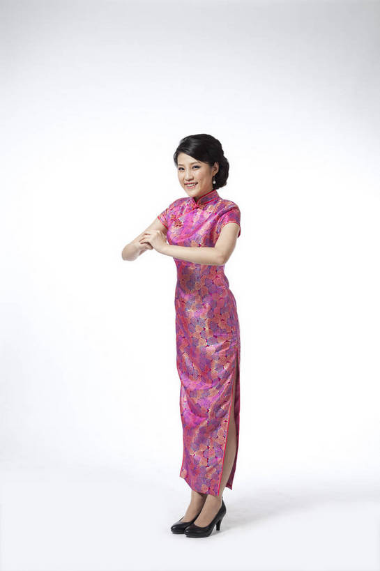 东方人,站,笑,竖图,彩色,室内,白天,抠图,白色背景,侧面,民族服装,时尚,成功,北京,中国,仅一个人,旗袍,图片,古典,传统,成熟,可爱,美女,竖,自信,抱拳,摄影,生活方式,青春,优雅,端庄,乐观,行礼,妖娆,年轻女性,女人,女性,亚洲人,中国人,年轻人,全身,影棚拍摄,礼服,愉快,bj174