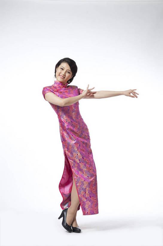 东方人,站,笑,竖图,彩色,室内,白天,抠图,白色背景,侧面,民族服装,时尚,跳舞,成功,北京,中国,仅一个人,旗袍,图片,古典,传统,成熟,可爱,美女,竖,自信,摄影,生活方式,兰花指,青春,优雅,乐观,妖娆,年轻女性,女人,女性,亚洲人,中国人,年轻人,全身,影棚拍摄,礼服,愉快,bj174