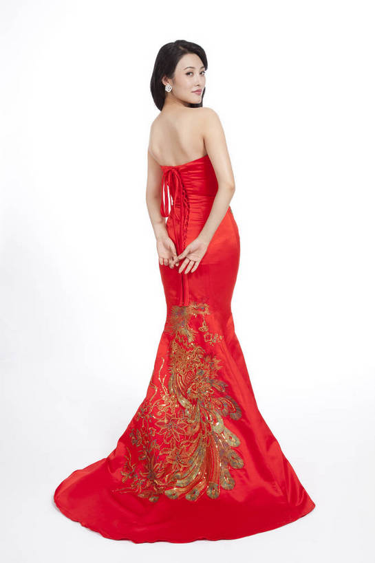 东方人,站,竖图,彩色,室内,白天,抠图,白色背景,民族服装,时尚,成功,北京,中国,仅一个人,旗袍,节日,庆祝,图片,古典,文化,传统,背面,庆典,喜庆,背影,成熟,可爱,美女,竖,自信,摄影,生活方式,纪念,青春,优雅,端庄,乐观,妖娆,年轻女性,女人,女性,亚洲人,中国人,年轻人,全身,影棚拍摄,礼服,愉快,红衣,bj174