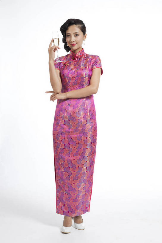 东方人,站,竖图,彩色,室内,白天,抠图,白色背景,正面,民族服装,时尚,成功,北京,中国,仅一个人,旗袍,图片,古典,传统,成熟,可爱,美女,竖,自信,举杯,摄影,生活方式,青春,优雅,品酒,乐观,妖娆,年轻女性,女人,女性,亚洲人,中国人,年轻人,全身,影棚拍摄,礼服,愉快,bj174