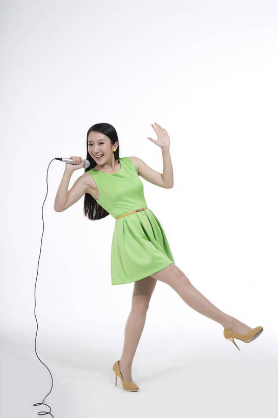 东方人,跳,竖图,彩色,室内,白天,抠图,白色背景,侧面,时尚,北京,中国,仅一个人,图片,休闲服,活力,可爱,美女,竖,自信,唱歌,摄影,生活方式,青春,手舞足蹈,轻松,乐观,年轻女性,女人,女性,亚洲人,中国人,年轻人,全身,影棚拍摄,愉快,bj174