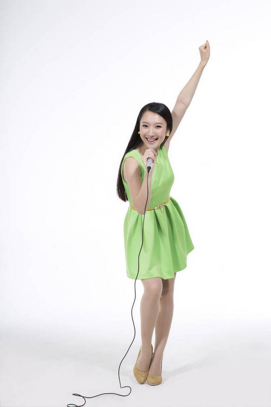 东方人,站,竖图,彩色,室内,白天,抠图,白色背景,正面,时尚,北京,中国,仅一个人,图片,休闲服,活力,可爱,美女,竖,自信,唱歌,摄影,生活方式,青春,手舞足蹈,轻松,乐观,年轻女性,女人,女性,亚洲人,中国人,年轻人,全身,影棚拍摄,愉快,bj174