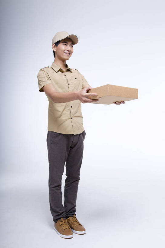 东方人,一个人,站,竖图,彩色,室内,白天,抠图,白色背景,侧面,工作服,北京,中国,工作,图片,职业装,盒子,快递员,职业,休闲,活力,可爱,竖,摄影,青春,送货,乐观,男人,男性,年轻男性,亚洲人,中国人,年轻人,全身,影棚拍摄,高兴,愉快,bj174