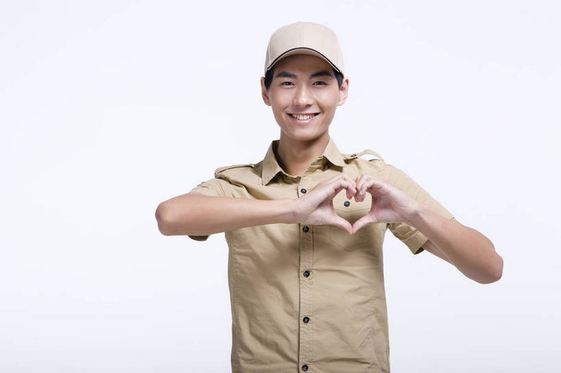 东方人,一个人,站,横图,彩色,室内,白天,抠图,白色背景,正面,工作服,北京,中国,工作,图片,职业装,盒子,快递员,职业,休闲,活力,可爱,摄影,青春,送货,乐观,男人,男性,年轻男性,亚洲人,中国人,年轻人,半身,影棚拍摄,高兴,愉快,bj174