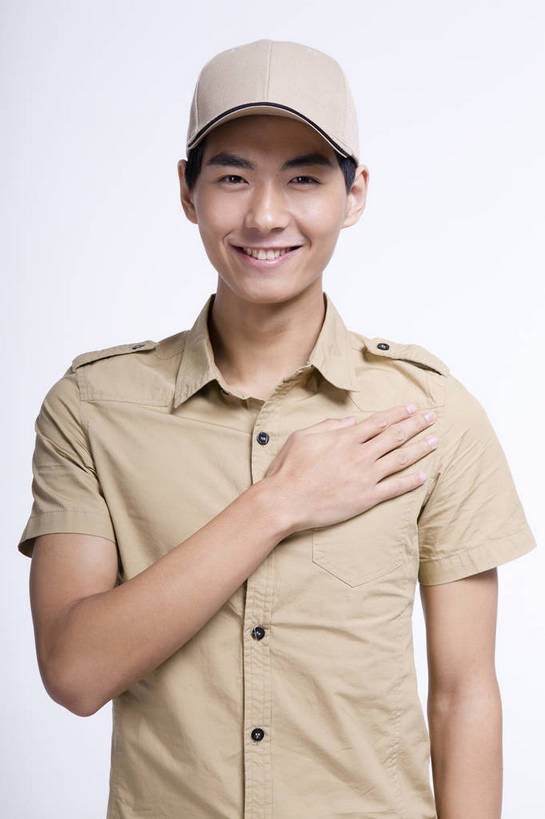 东方人,一个人,站,竖图,彩色,室内,白天,抠图,白色背景,正面,工作服,北京,中国,工作,图片,职业装,手势,快递员,职业,休闲,活力,可爱,竖,摄影,青春,乐观,男人,男性,年轻男性,亚洲人,中国人,年轻人,心型,半身,影棚拍摄,高兴,愉快,bj174