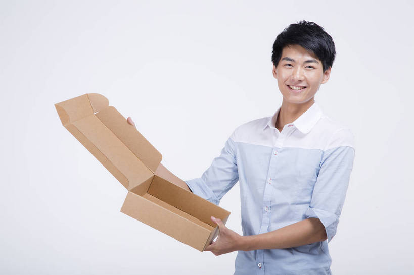 东方人,一个人,站,横图,彩色,室内,白天,抠图,白色背景,正面,购物,时尚,北京,中国,商品,图片,休闲,休闲服,展示,活力,可爱,摄影,生活方式,青春,网上购物,乐观,男人,男性,年轻男性,亚洲人,中国人,年轻人,半身,影棚拍摄,高兴,愉快,bj174