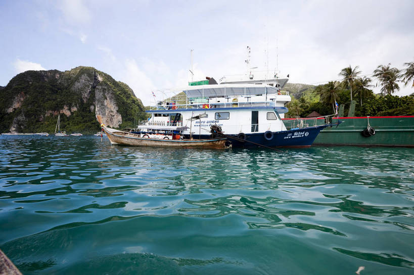 无人,横图,彩色,室外,白天,旅游,度假,美景,名胜古迹,山,标志建筑,地标,建筑,船,泰国,亚洲,遗迹,图片,海平面,古迹,文物,娱乐,建设,古建筑,普吉岛,游船,自然,海水,享受,休闲,旅游胜地,放松,摄影,东南亚,海滨,度假村,古文明,泰王国,皮皮岛,安达曼海,普吉,披披岛,海,海滩,旅行,bj174