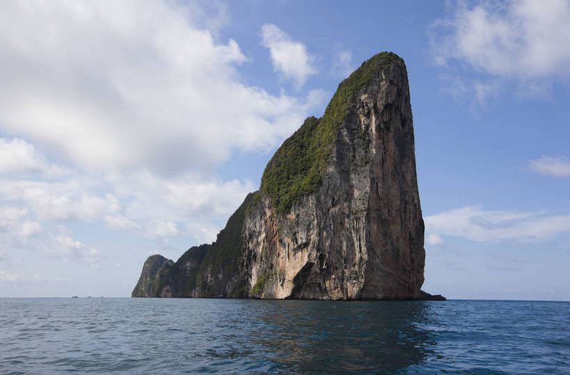 无人,横图,彩色,室外,白天,旅游,度假,美景,名胜古迹,山,标志建筑,地标,建筑,泰国,亚洲,遗迹,图片,山峰,海平面,巨石,古迹,文物,娱乐,建设,古建筑,普吉岛,自然,海水,享受,休闲,旅游胜地,放松,摄影,东南亚,海滨,古文明,泰王国,皮皮岛,安达曼海,普吉,披披岛,海,海滩,旅行,bj174