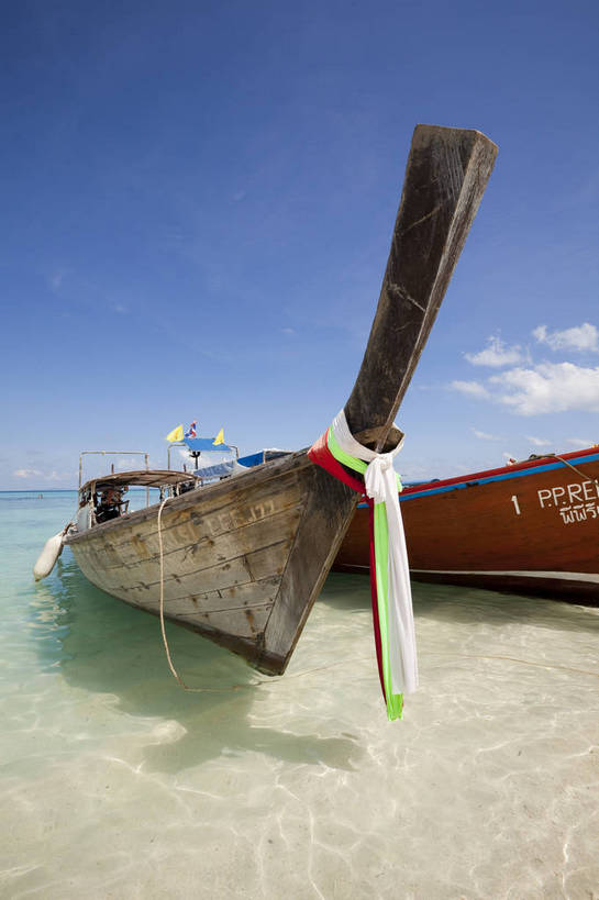 竖图,彩色,室外,白天,旅游,度假,美景,名胜古迹,沙滩,标志建筑,地标,建筑,泰国,亚洲,游客,遗迹,图片,海平面,古迹,文物,娱乐,建设,古建筑,普吉岛,游船,自然,海水,享受,休闲,旅游胜地,放松,摄影,东南亚,海滨,古文明,泰王国,皮皮岛,普吉,披披岛,甲米府,海,海滩,旅行,大皮皮岛,竹子岛,bj174