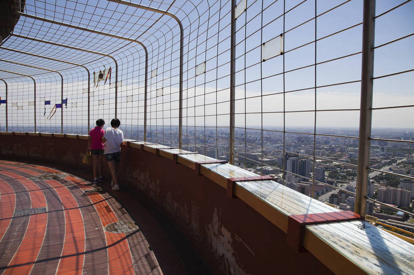 横图,全景,俯视,彩色,室外,白天,旅游,城市风光,城市,建筑,北京,中国,游客,图片,建筑群,辉煌,现代建筑,远景,旅游胜地,摄影,文明,观景台,发展,繁荣,旅行,北京电视塔,bj174