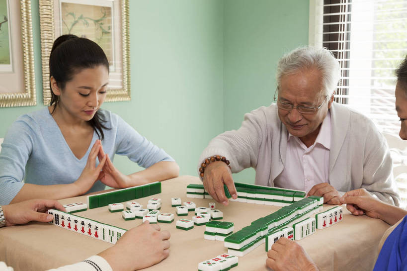 东方人,中年人,老年人,四个人,家庭,夫妻,横图,彩色,室内,白天,侧面,聚会,度假,时尚,游戏,赌博,贪欲,幸福,竞争,玩具,北京,中国,图片,美丽,玩,娱乐,刺激,麻将,享受,休闲,健康,温馨,休闲服,成熟,活力,可爱,摄影,生活方式,活动,优雅,和睦,发泄,消遣,智力,亲情,赌具,居室,合家欢,团圆,投机,侥幸,欲望,宣泄,乐观,精明,男人,男性,女人,女性,中年男性,亚洲人,中国人,全家福,玩耍,嬉戏,半身,爱,高兴,愉快,胜负,输赢,奢华,bj174