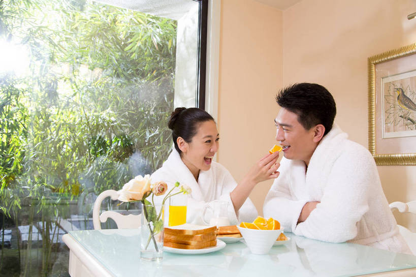 东方人,中年人,两个人,家庭,夫妻,餐厅,坐,横图,彩色,室内,白天,正面,侧面,时尚,早餐,幸福,成功,北京,中国,图片,豪华,美丽,用餐,食物,休闲,健康,成熟,活力,可爱,美女,自信,摄影,生活方式,优雅,亲近,亲情,家居服,乐观,精明,男人,男性,年轻女性,女人,女性,中年男性,亚洲人,中国人,年轻人,情侣,半身,爱,高兴,愉快,奢华,bj174