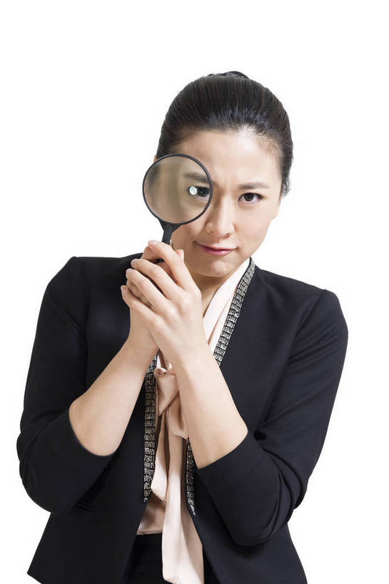 东方人,商务人士,商务女性,站,笑,竖图,彩色,室内,白天,留白,抠图,白色背景,正面,裙子,商务,时尚,成功,北京,中国,仅一个人,连衣裙,套装,正装,放大镜,图片,现代,观察,职业,成熟,可爱,美女,自信,摄影,笔记,青春,优雅,商务装,工薪阶层,端庄,乐观,年轻女性,女人,女性,亚洲人,中国人,年轻人,白领,上班族,半身,影棚拍摄,愉快,bj174