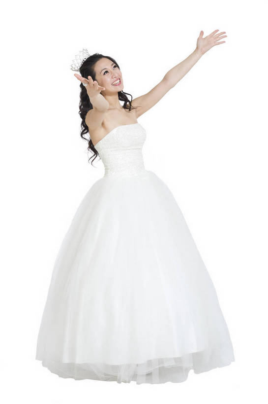 东方人,新娘,微笑,竖图,彩色,室内,白天,留白,抠图,白色背景,侧面,婚纱,裙子,时尚,成功,北京,中国,仅一个人,连衣裙,正装,图片,浪漫,现代,长裙,成熟,可爱,美女,自信,摄影,生活方式,青春,优雅,花冠,乐观,年轻女性,女人,女性,亚洲人,中国人,年轻人,全身,影棚拍摄,礼服,愉快,bj174