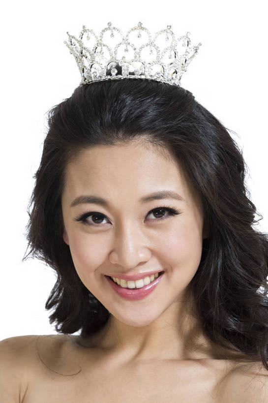 东方人,五官,脸,新娘,笑,微笑,竖图,彩色,室内,白天,留白,抠图,白色背景,正面,婚纱,时尚,成功,北京,中国,仅一个人,图片,浪漫,现代,表情,成熟,可爱,美女,自信,摄影,生活方式,青春,优雅,花冠,乐观,年轻女性,女人,女性,亚洲人,中国人,年轻人,半身,影棚拍摄,礼服,愉快,bj174