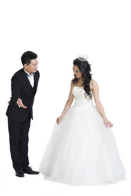 东方人,中年人,两个人,夫妻,竖图,彩色,室内,白天,留白,抠图,白色背景,侧面,裙子,爱情,婚礼,时尚,跳舞,成功,北京,中国,连衣裙,正装,图片,浪漫,现代,长裙,亲昵,成熟,可爱,美女,自信,摄影,生活方式,青春,优雅,新人,乐观,男人,男性,年轻男性,年轻女性,女人,女性,亚洲人,中国人,年轻人,情侣,全身,影棚拍摄,礼服,西服,愉快,bj174