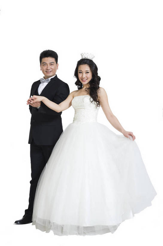 东方人,中年人,两个人,夫妻,竖图,彩色,室内,白天,留白,抠图,白色背景,正面,侧面,裙子,爱情,婚礼,时尚,跳舞,成功,北京,中国,连衣裙,正装,图片,浪漫,现代,长裙,亲昵,成熟,可爱,美女,自信,摄影,生活方式,青春,优雅,新人,乐观,男人,男性,年轻男性,年轻女性,女人,女性,亚洲人,中国人,年轻人,情侣,拉手,全身,影棚拍摄,礼服,西服,愉快,bj174