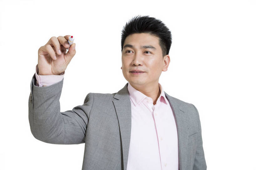 东方人,中年人,一个人,商务人士,商务男性,站,横图,彩色,室内,白天,留白,抠图,白色背景,正面,衬衫,商务,时尚,成功,北京,中国,写字,套装,正装,图片,浪漫,现代,手势,职业,成熟,自信,摄影,青春,模拟,商务装,工薪阶层,精明,男人,男性,年轻男性,亚洲人,中国人,年轻人,白领,上班族,半身,影棚拍摄,衬衣,西服,愉快,bj174