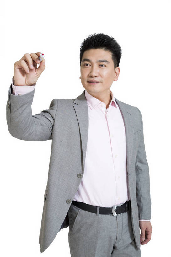 东方人,中年人,一个人,商务人士,商务男性,站,竖图,彩色,室内,白天,留白,抠图,白色背景,正面,衬衫,商务,时尚,成功,北京,中国,写字,套装,正装,图片,浪漫,现代,手势,职业,成熟,自信,摄影,青春,模拟,商务装,工薪阶层,精明,男人,男性,年轻男性,亚洲人,中国人,年轻人,白领,上班族,半身,影棚拍摄,衬衣,西服,愉快,bj174