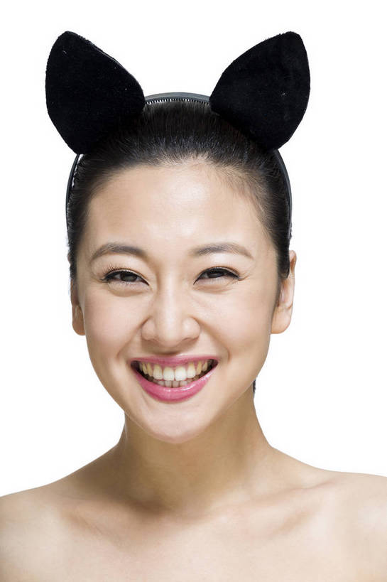 东方人,五官,脸,笑,竖图,彩色,室内,特写,白天,留白,抠图,白色背景,正面,美容,时尚,北京,中国,仅一个人,护肤,头饰,图片,休闲,表情,成熟,可爱,美女,自信,摄影,头像,生活方式,精致,青春,优雅,兔耳朵,肖像,乐观,年轻女性,女人,女性,亚洲人,中国人,年轻人,面部,影棚拍摄,愉快,bj174