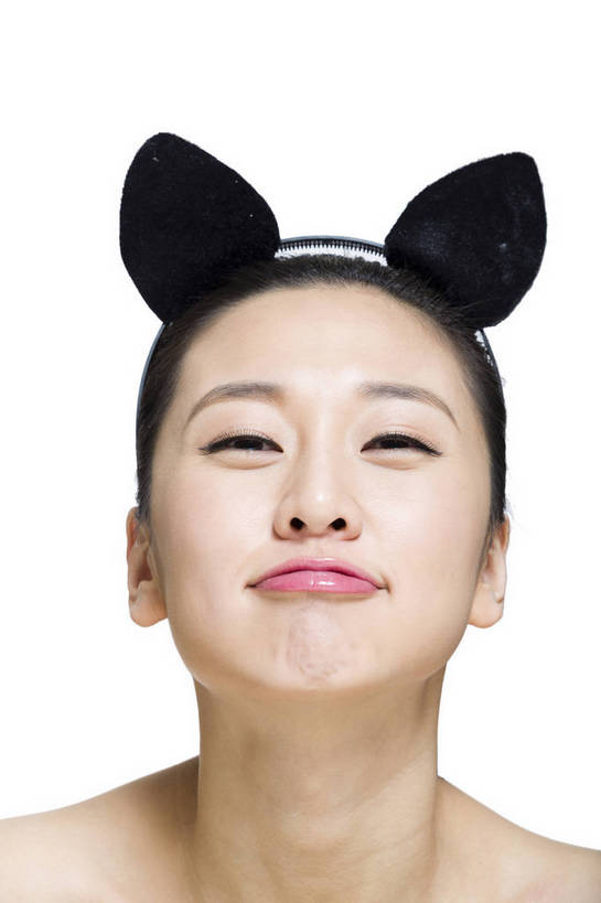 东方人,五官,脸,笑,竖图,彩色,室内,特写,白天,留白,抠图,白色背景,正面,美容,时尚,北京,中国,仅一个人,护肤,头饰,图片,休闲,表情,鬼脸,成熟,可爱,美女,自信,摄影,头像,生活方式,精致,青春,优雅,兔耳朵,肖像,乐观,年轻女性,女人,女性,亚洲人,中国人,年轻人,面部,影棚拍摄,愉快,bj174