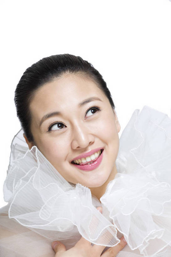 东方人,五官,脸,笑,竖图,彩色,室内,特写,白天,留白,抠图,白色背景,正面,美容,时尚,北京,中国,仅一个人,护肤,图片,纱巾,围巾,休闲,表情,成熟,可爱,美女,自信,摄影,头像,生活方式,精致,青春,优雅,肖像,乐观,年轻女性,女人,女性,亚洲人,中国人,年轻人,面部,影棚拍摄,愉快,bj174