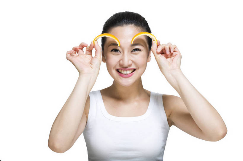 东方人,五官,脸,笑,横图,彩色,室内,特写,白天,留白,抠图,白色背景,正面,美容,时尚,水果,北京,中国,仅一个人,护肤,造型,图片,营养,休闲,表情,成熟,可爱,美女,自信,摄影,生活方式,精致,青春,优雅,橘子皮,乐观,年轻女性,女人,女性,亚洲人,中国人,年轻人,面部,橙子,半身,影棚拍摄,愉快,bj174