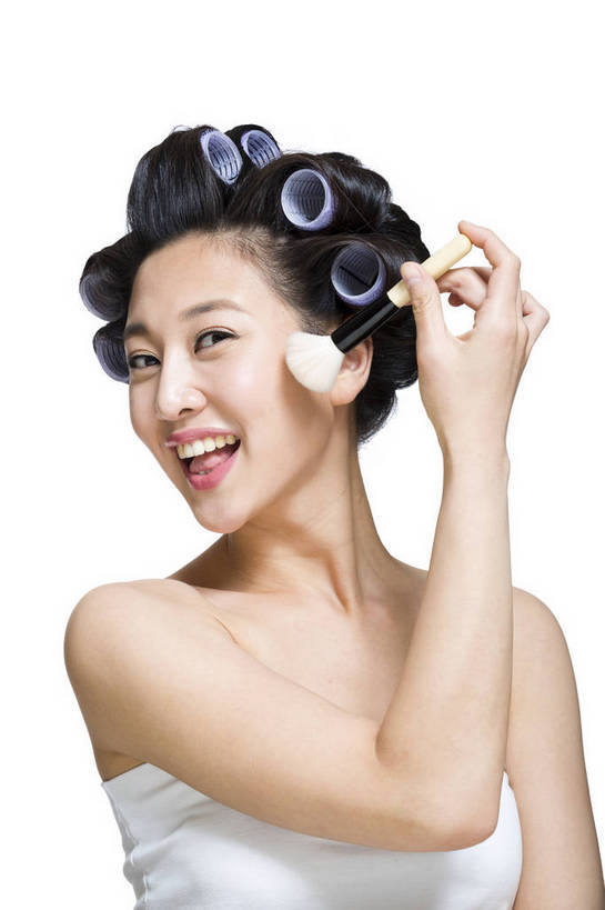 东方人,五官,脸,笑,竖图,彩色,室内,特写,白天,留白,抠图,白色背景,正面,化妆,美容,美发,时尚,北京,中国,仅一个人,护肤,图片,涂抹,休闲,表情,成熟,可爱,美女,自信,摄影,生活方式,护发,烫发,精致,青春,优雅,卷,乐观,年轻女性,女人,女性,亚洲人,中国人,年轻人,面部,半身,影棚拍摄,愉快,bj174