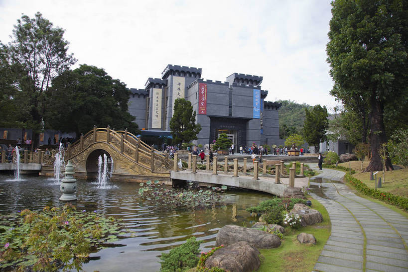 无人,寺庙,横图,彩色,室外,白天,旅游,度假,湖,名胜古迹,标志建筑,地标,建筑,台湾,中国,遗迹,图片,流水,建筑群,古典,古迹,文物,娱乐,建设,古建筑,享受,休闲,旅游胜地,放松,摄影,宗教,小桥,文明,中国文化,古文明,嘉义,旅行,中台禅寺,bj174