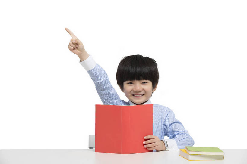 东方人,儿童,一个人,学生,站,坐,笑,横图,彩色,室内,白天,留白,抠图,白色背景,正面,看书,快乐,兴奋,幸福,北京,中国,学习,图片,指点,小孩,课桌,书本,站着,校服,放松,可爱,童年,童趣,伸直,摄影,成长,希望,好奇,未来,乐观,天真,男孩,男人,男性,亚洲人,中国人,孩子,胳膊,手臂,玩耍,站立,半身,影棚拍摄,男生,小学生,胳臂,bj174