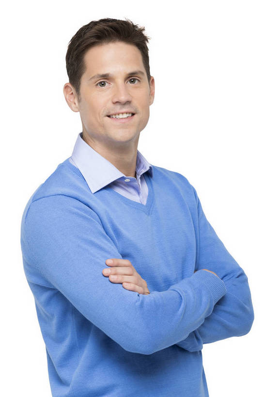 西方人,中年人,一个人,教师,站,抱,微笑,竖图,彩色,室内,白天,留白,抠图,白色背景,侧面,幸福,北京,欧洲,中国,欧洲人,图片,教育,注视,休闲装,肩膀,仅一个年轻男性,观察,看,放松,自信,外教,摄影,外国人,抱着,观看,察看,搂着,成就,关注,乐观,教员,认真,自豪,年轻男性,白种人,美国人,年轻人,老师,搂,半身,影棚拍摄,先生,bj174