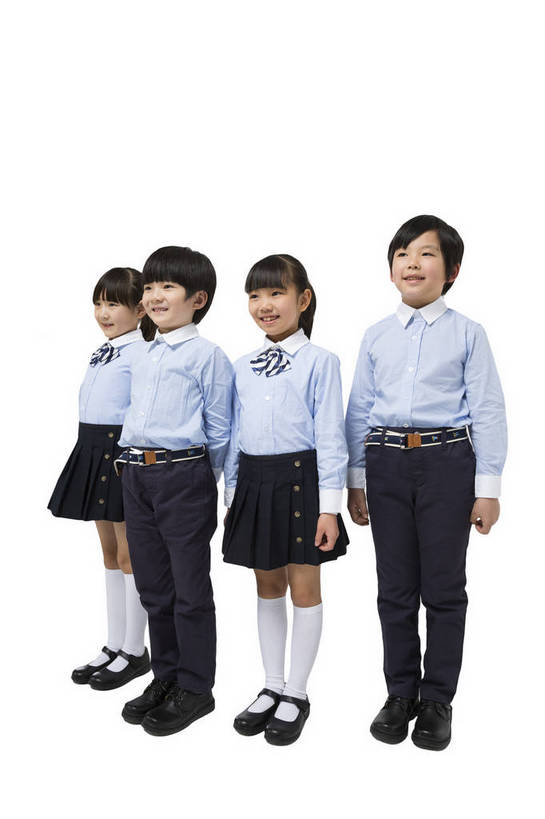 东方人,儿童,伙伴,学生,站,微笑,竖图,彩色,室内,白天,留白,抠图,白色背景,侧面,快乐,友谊,幸福,北京,中国,五个人,图片,注视,小孩,小女孩,并肩,观察,看,排队,站着,休闲,同学,校服,放松,可爱,童年,童趣,摄影,成长,观看,活动,希望,好奇,察看,未来,关注,同伴,队形,乐观,天真,友情,男孩,男人,男性,女孩,女人,女性,亚洲人,中国人,孩子,站立,全身,影棚拍摄,男生,小学生,bj174