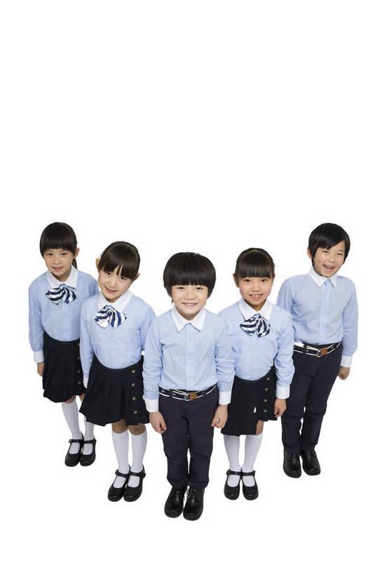 东方人,儿童,伙伴,学生,站,微笑,竖图,彩色,室内,白天,留白,抠图,白色背景,正面,快乐,友谊,幸福,北京,中国,五个人,图片,注视,小孩,小女孩,并肩,观察,看,排队,站着,休闲,同学,校服,放松,可爱,童年,童趣,摄影,成长,观看,活动,希望,好奇,察看,未来,关注,同伴,队形,乐观,天真,友情,男孩,男人,男性,女孩,女人,女性,亚洲人,中国人,孩子,站立,全身,影棚拍摄,男生,小学生,bj174