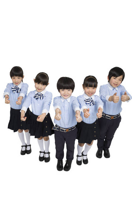 东方人,儿童,伙伴,学生,站,微笑,竖图,彩色,室内,白天,留白,抠图,白色背景,正面,快乐,友谊,幸福,北京,中国,五个人,图片,注视,小孩,小女孩,并肩,观察,看,排队,站着,休闲,同学,校服,放松,可爱,童年,童趣,摄影,成长,观看,活动,希望,好奇,察看,未来,关注,同伴,队形,乐观,天真,友情,男孩,男人,男性,女孩,女人,女性,亚洲人,中国人,孩子,站立,全身,影棚拍摄,男生,小学生,bj174