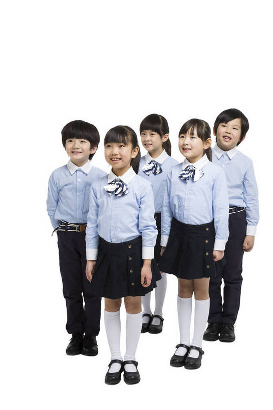东方人,儿童,伙伴,学生,站,微笑,竖图,彩色,室内,白天,留白,抠图,白色背景,正面,快乐,友谊,幸福,北京,中国,五个人,图片,注视,小孩,小女孩,并肩,观察,看,排队,站着,休闲,同学,校服,放松,可爱,童年,童趣,摄影,成长,观看,活动,希望,好奇,察看,未来,关注,同伴,队形,乐观,天真,友情,男孩,男人,男性,女孩,女人,女性,亚洲人,中国人,孩子,站立,全身,影棚拍摄,男生,小学生,bj174