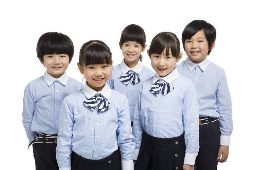 东方人,儿童,伙伴,学生,站,微笑,横图,彩色,室内,白天,留白,抠图,白色背景,正面,快乐,友谊,幸福,北京,中国,五个人,图片,注视,小孩,小女孩,并肩,观察,看,排队,站着,休闲,同学,校服,放松,可爱,童年,童趣,摄影,成长,观看,活动,希望,好奇,察看,未来,关注,同伴,队形,乐观,天真,友情,男孩,男人,男性,女孩,女人,女性,亚洲人,中国人,孩子,站立,半身,影棚拍摄,男生,小学生,bj174