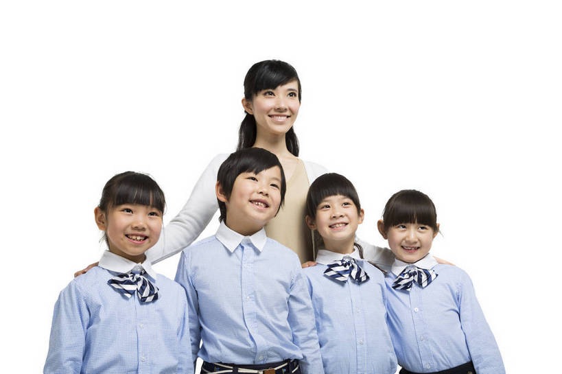 东方人,儿童,中年人,伙伴,学生,教师,站,微笑,横图,彩色,室内,白天,留白,抠图,白色背景,正面,快乐,友谊,幸福,北京,中国,五个人,正装,图片,外套,小孩,小女孩,并肩,排队,站着,休闲,同学,校服,放松,可爱,美女,童年,童趣,自信,摄影,成长,活动,希望,爱护,好奇,未来,女教师,成就,关爱,同伴,队形,乐观,传授,天真,友情,自豪,男孩,男人,男性,年轻女性,女孩,女人,女性,亚洲人,中国人,孩子,年轻人,站立,半身,影棚拍摄,男生,师生,小学生,bj174