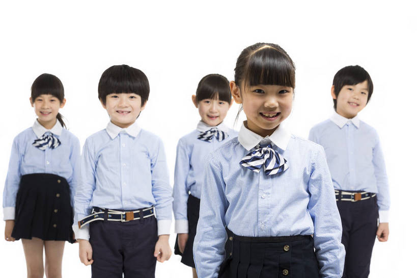 东方人,儿童,伙伴,学生,站,微笑,横图,彩色,室内,白天,留白,抠图,白色背景,正面,快乐,友谊,幸福,北京,中国,五个人,图片,小孩,小女孩,排队,站着,休闲,同学,校服,放松,可爱,童年,童趣,摄影,成长,活动,希望,好奇,未来,同伴,队形,乐观,天真,友情,男孩,男人,男性,女孩,女人,女性,亚洲人,中国人,孩子,站立,半身,影棚拍摄,男生,小学生,bj174