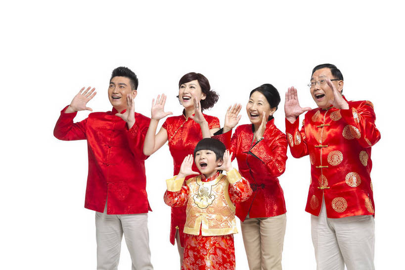 东方人,儿童,中年人,老年人,家庭,父母,祖父母,三代同堂,站,微笑,横图,彩色,室内,白天,留白,抠图,白色背景,正面,侧面,民族服装,聚会,时尚,快乐,兴奋,幸福,北京,中国,春节,新年,五个人,节日,庆祝,图片,许多人,文化,祖孙三代,老人,小孩,站着,一群人,庆典,和谐,温暖,温馨,喜庆,一家人,放松,可爱,美女,童年,童趣,喊,叫,摄影,生活方式,靠近,纪念,希望,和睦,亲情,合家欢,欢聚一堂,乐观,天真,老年男性,老年女性,男孩,男人,男性,年轻男性,年轻女性,女人,女性,中年男性,亚洲人,中国人,孩子,年轻人,全家福,站立,半身,影棚拍摄,礼服,欢乐,红衣,唐装,融洽,男生,多代同堂,传统节日,bj174