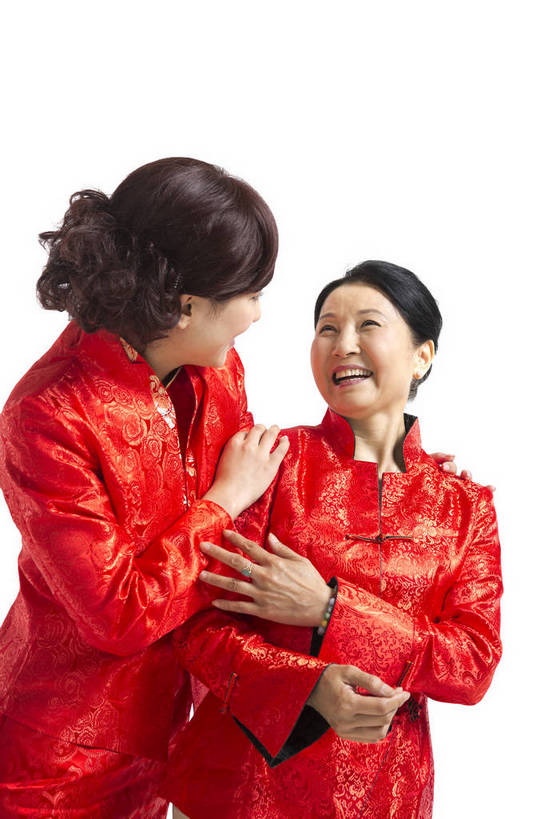 东方人,中年人,老年人,两个人,家庭,站,微笑,竖图,彩色,室内,白天,留白,抠图,白色背景,正面,侧面,民族服装,时尚,幸福,北京,中国,春节,新年,节日,庆祝,图片,文化,老人,靠,靠着,倚靠,庆典,和谐,温馨,喜庆,母女,放松,美女,摄影,生活方式,纪念,和睦,倚着,亲近,亲情,问候,合家欢,欢聚一堂,乐观,老年男性,老年女性,男人,男性,年轻女性,女人,女性,亚洲人,中国人,年轻人,半身,影棚拍摄,礼服,欢乐,红衣,唐装,传统节日,bj174
