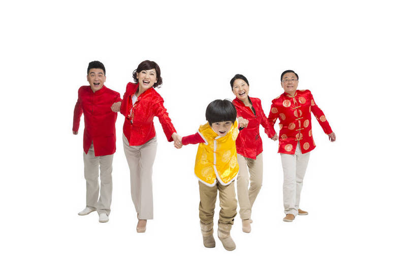 东方人,儿童,中年人,老年人,家庭,父母,祖父母,三代同堂,站,笑,横图,彩色,室内,白天,留白,抠图,白色背景,正面,民族服装,聚会,时尚,快乐,兴奋,幸福,北京,中国,春节,新年,五个人,节日,庆祝,图片,许多人,文化,祖孙三代,老人,小孩,站着,一群人,庆典,和谐,温暖,温馨,喜庆,惊喜,一家人,放松,可爱,美女,童年,童趣,拽,摄影,生活方式,纪念,希望,和睦,亲近,亲情,合家欢,欢聚一堂,乐观,天真,老年男性,老年女性,男孩,男人,男性,年轻男性,年轻女性,女人,女性,中年男性,亚洲人,中国人,孩子,年轻人,全家福,拉手,站立,全身,影棚拍摄,礼服,欢乐,红衣,唐装,融洽,男生,多代同堂,传统节日,bj174