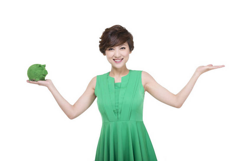 东方人,中年人,一个人,站,微笑,横图,彩色,室内,白天,留白,抠图,白色背景,正面,裙子,时尚,幸福,北京,中国,仅一个年轻女性,环保,图片,小猪,绿色,模型,健康,展示,储蓄罐,放松,美女,储蓄,理财,摄影,生活方式,宣传,端庄,乐观,节约,年轻女性,女人,女性,亚洲人,中国人,年轻人,半身,影棚拍摄,欢乐,愉快,bj174