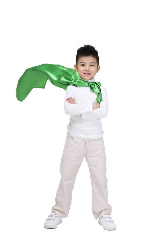 东方人,儿童,站,抱,微笑,竖图,彩色,室内,白天,留白,抠图,白色背景,正面,时尚,快乐,幸福,指示牌,北京,中国,仅一个人,环保,标志,符号,图案,图片,文字,标识,外套,肩膀,小孩,绿色,站着,卫士,健康,休闲服,披风,展示,放松,可爱,童年,童趣,自信,摄影,生活方式,能源,成长,抱着,希望,好奇,回收,资源,搂着,未来,宣传,斗篷,利用,低碳,循环,乐观,持续,天真,男孩,男人,男性,亚洲人,中国人,孩子,外衣,搂,站立,全身,影棚拍摄,愉快,男生,莲蓬衣,bj174