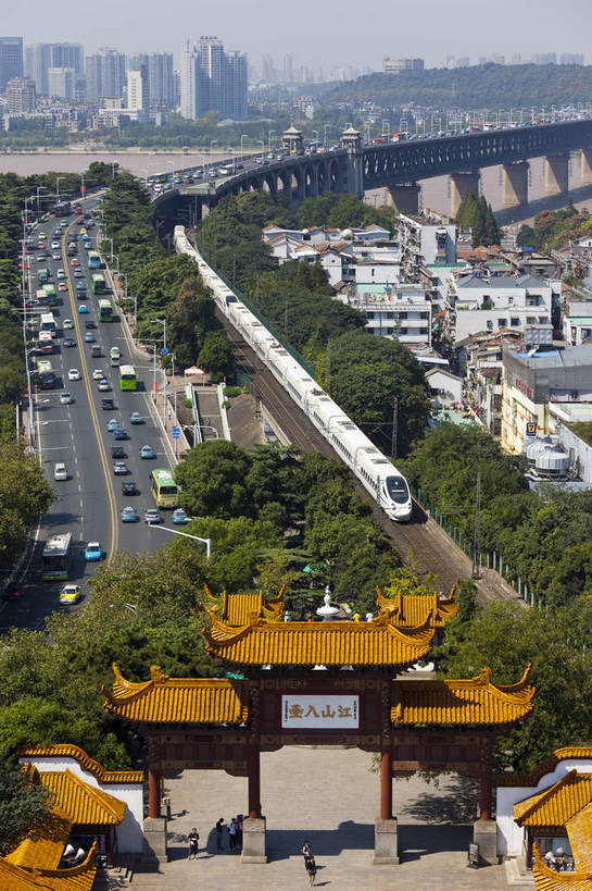 无人,竖图,彩色,室外,白天,旅游,度假,名胜古迹,标志建筑,城市,地标,建筑,武汉,中国,遗迹,图片,建筑群,桥,交通,古典,古迹,文物,娱乐,建设,古建筑,现代建筑,享受,休闲,旅游胜地,放松,摄影,跨江大桥,文明,中国文化,长江大桥,长江,古文明,发展,湖北,繁荣,江,旅行,bj174