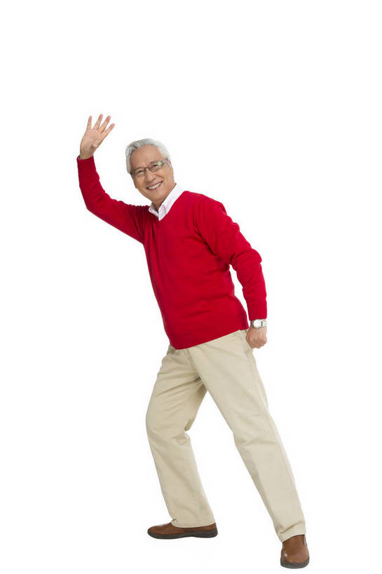 东方人,老年人,一个人,站,笑,竖图,彩色,室内,白天,留白,抠图,白色背景,侧面,时尚,幸福,运动,北京,中国,春节,新年,节日,庆祝,图片,文化,老人,仅一个老年男性,庆典,健康,喜庆,展示,放松,摄影,生活方式,纪念,太极,慈祥,乐观,和善,老年男性,男人,男性,亚洲人,中国人,全身,影棚拍摄,欢乐,红衣,传统节日,bj174