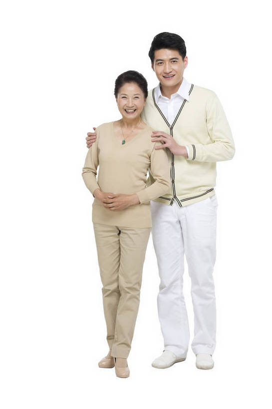 东方人,中年人,老年人,两个人,家庭,商店,站,笑,竖图,彩色,室内,白天,留白,抠图,白色背景,正面,衬衫,购物,幸福,消费,超市,北京,中国,勾,挽,正装,图片,生活,老人,健康,温馨,母子,休闲服,放松,亲密,勾着,金融,百货,摄影,西裤,和睦,慈祥,亲近,亲情,挽着,选购,贸易,百货公司,血拼,乐观,和善,老年女性,男人,男性,年轻男性,女人,女性,中国人,年轻人,胳膊,手臂,超级市场,大卖场,全身,影棚拍摄,欢乐,购物商场,购物中心,商业中心,胳臂,bj174